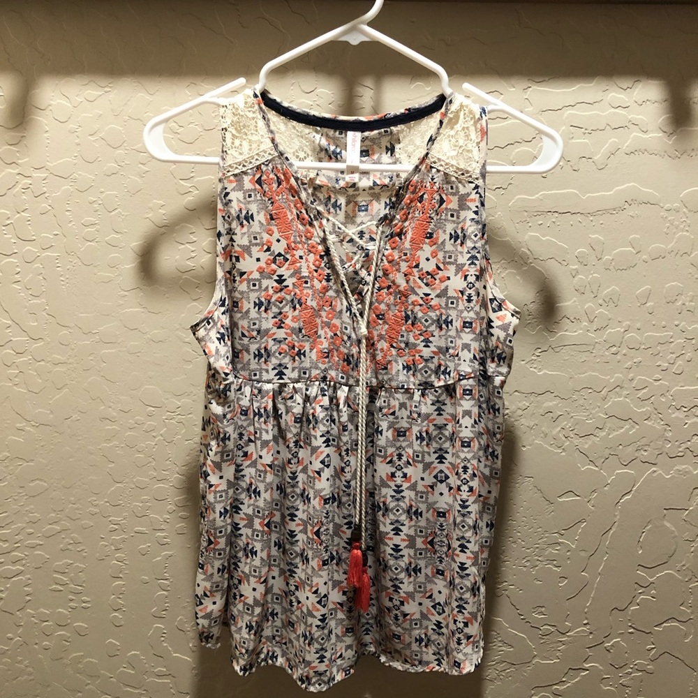 Women's Sleeveless Patterned Top